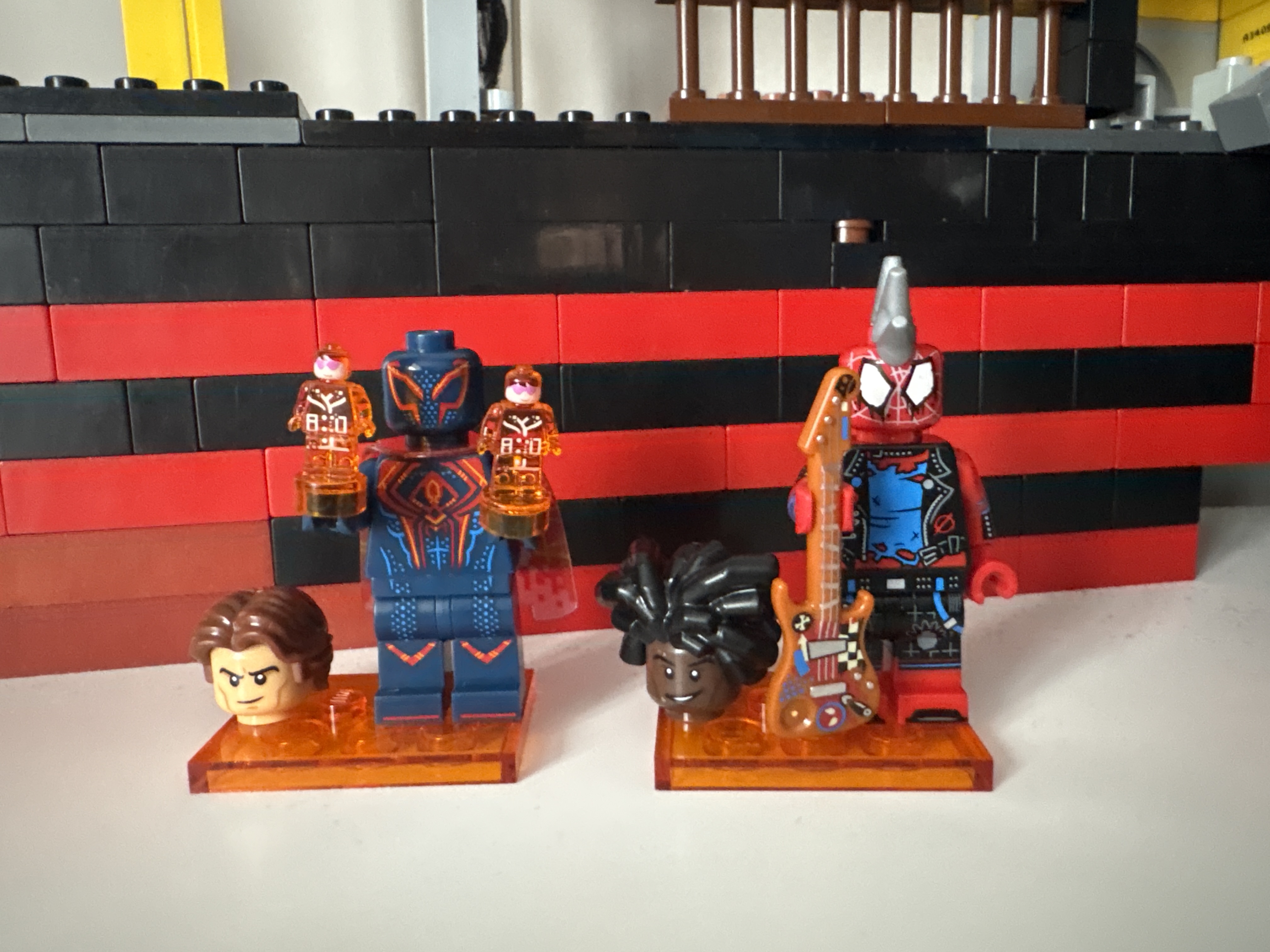 Minifigures 71050