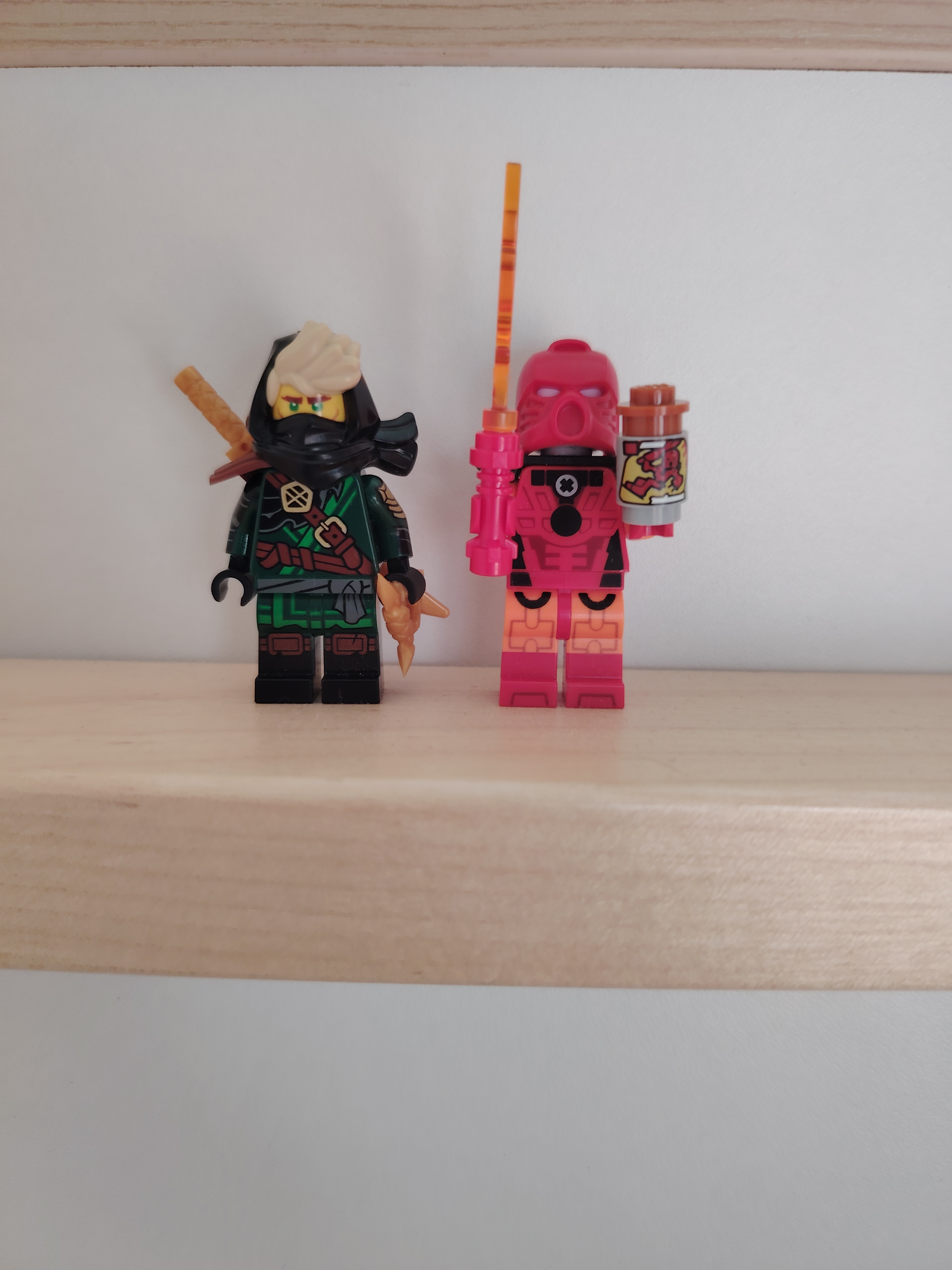 Minifigures 71052