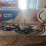 1643818
