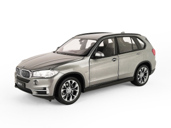 Игрушечная машинка Welly BMW X5